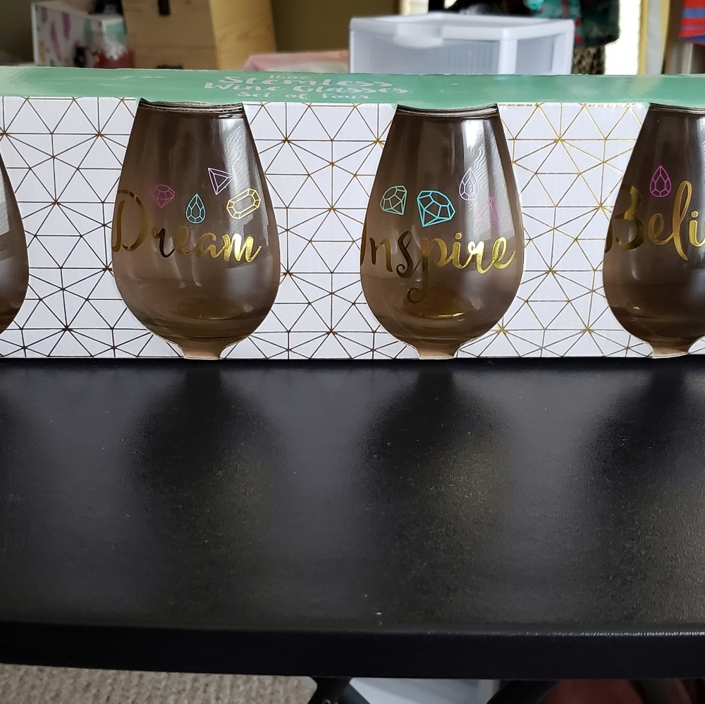 NWOT-Stemless Wine Glasses - set of 4